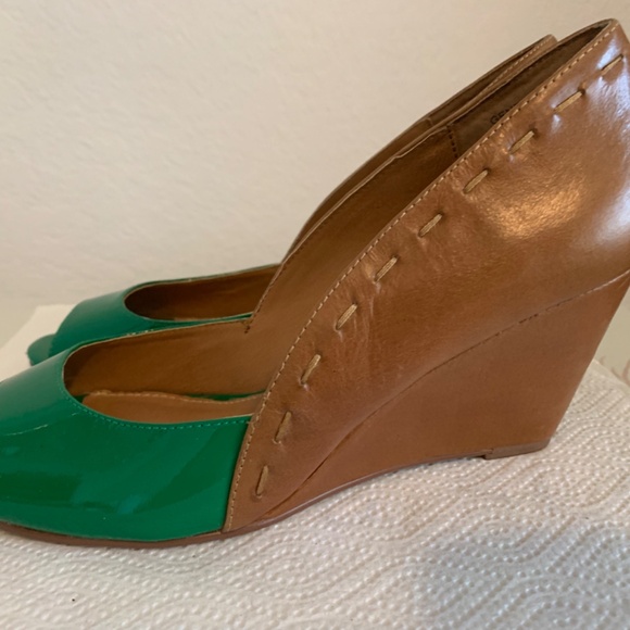 Kelsi Dagger Green and Brown Wedge Shoes with Peep-Toe Design - Picture 6 of 10